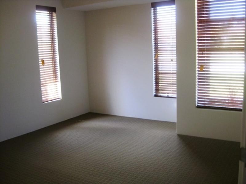 25 Elvire Street, Viveash WA 6056