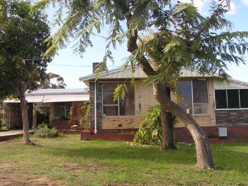 14 Russell Road, Greenmount WA 6056