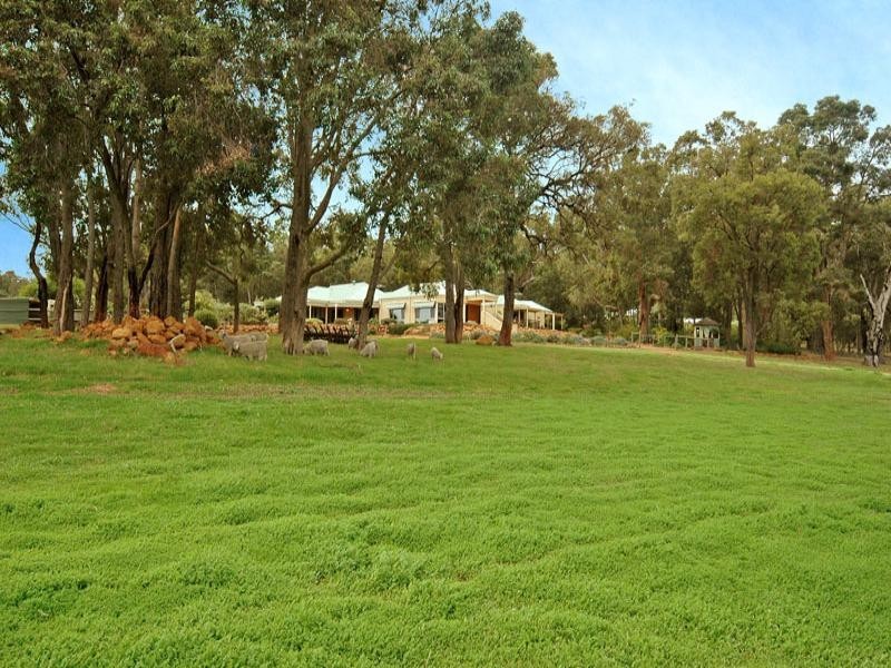 131 Lakeview Drive, Gidgegannup WA 6083