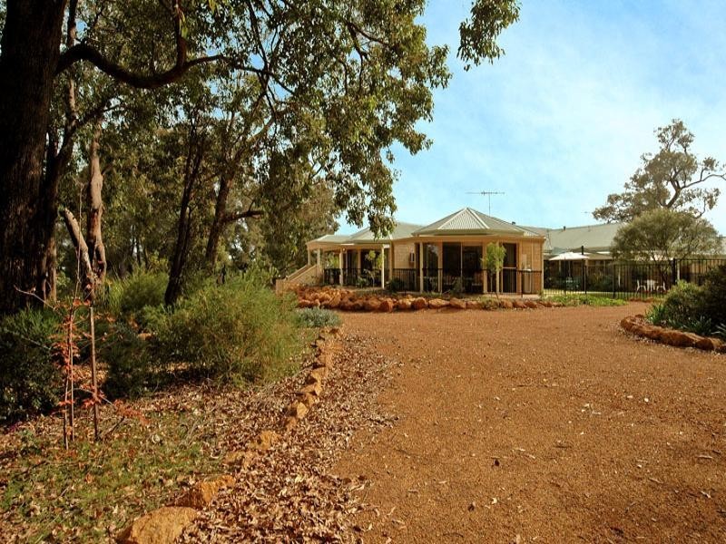 131 Lakeview Drive, Gidgegannup WA 6083