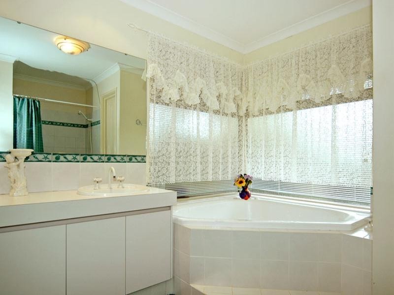 131 Lakeview Drive, Gidgegannup WA 6083