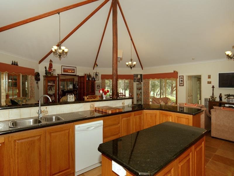 131 Lakeview Drive, Gidgegannup WA 6083