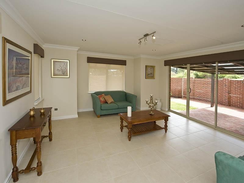 1/2 Hebe Place, Woodbridge WA 6056