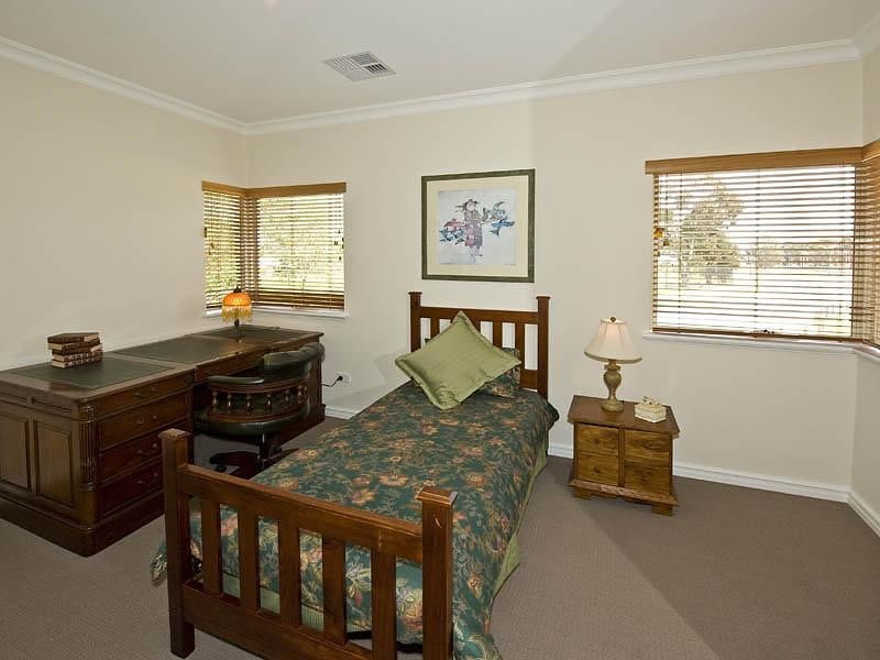 1/2 Hebe Place, Woodbridge WA 6056