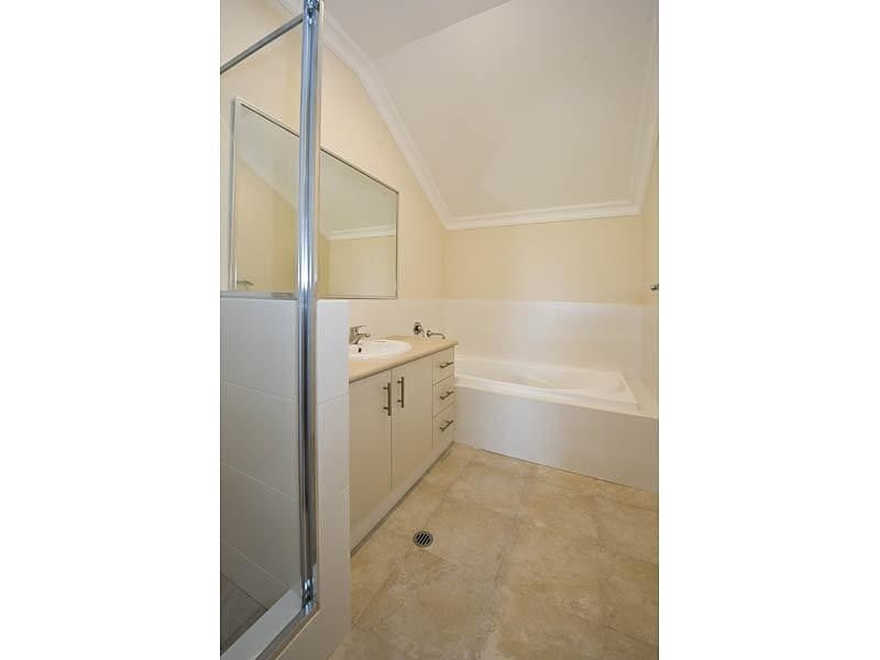 1/2 Hebe Place, Woodbridge WA 6056