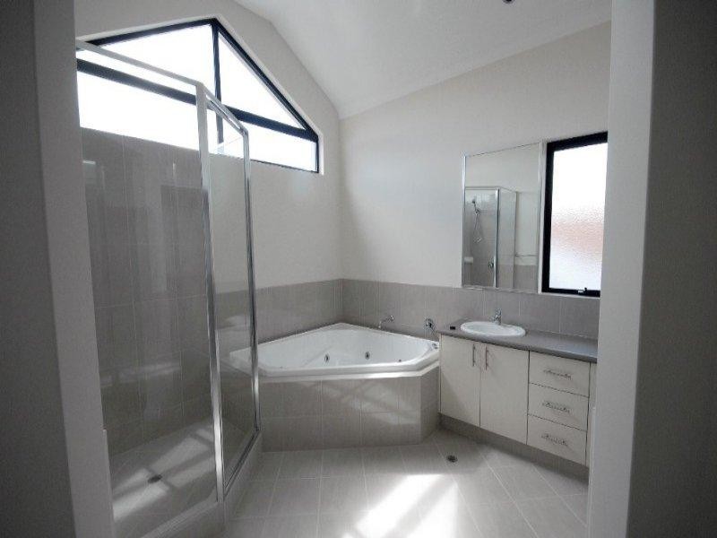 2/2 Hebe Lane, Woodbridge WA 6056