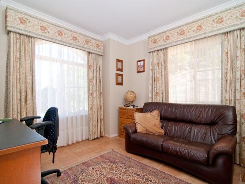 33 Kingsfield Avenue, Swan View WA 6056