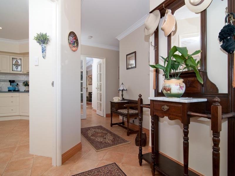 33 Kingsfield Avenue, Swan View WA 6056