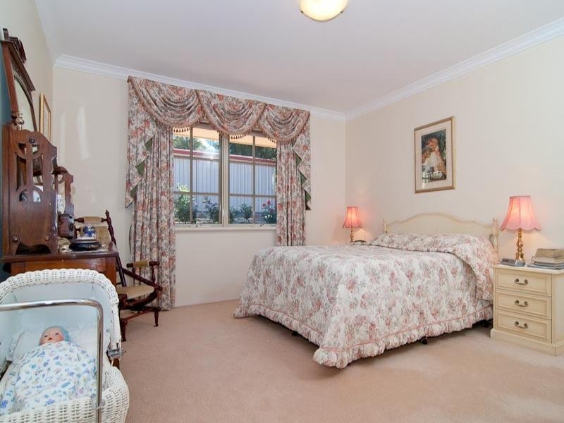 33 Kingsfield Avenue, Swan View WA 6056