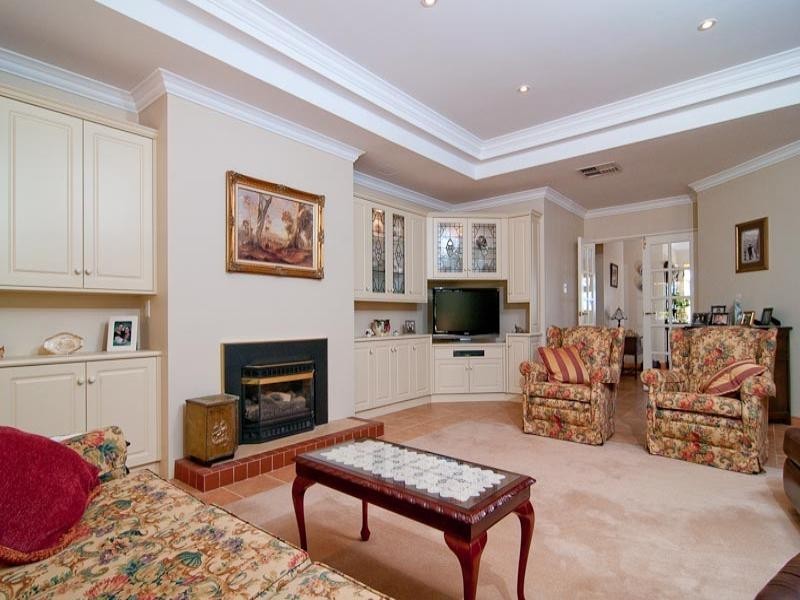 33 Kingsfield Avenue, Swan View WA 6056