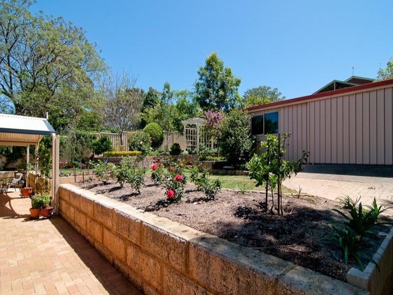 33 Kingsfield Avenue, Swan View WA 6056