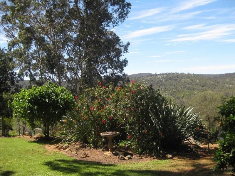 570 Viveash Road, Swan View WA 6056