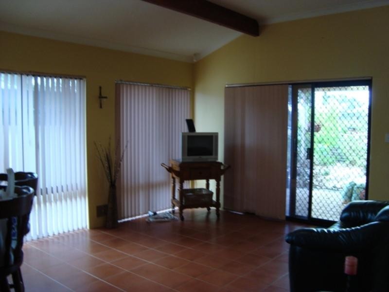 39 Kangaroo Entrance, Stratton WA 6056