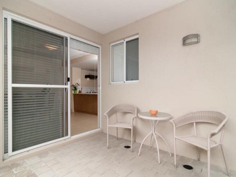 2/12 Charles East Street, Midland WA 6056