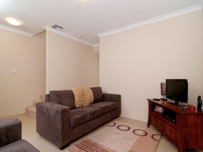 2/12 Charles East Street, Midland WA 6056