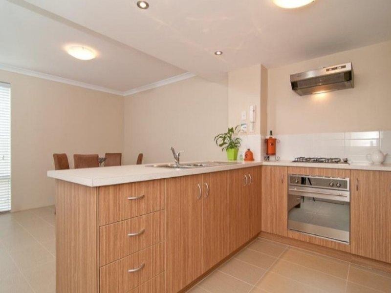 2/12 Charles East Street, Midland WA 6056