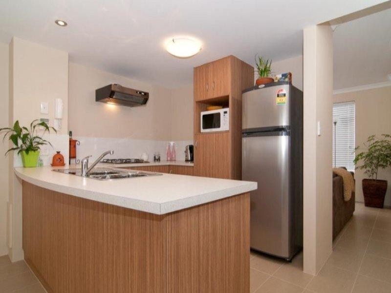 2/12 Charles East Street, Midland WA 6056