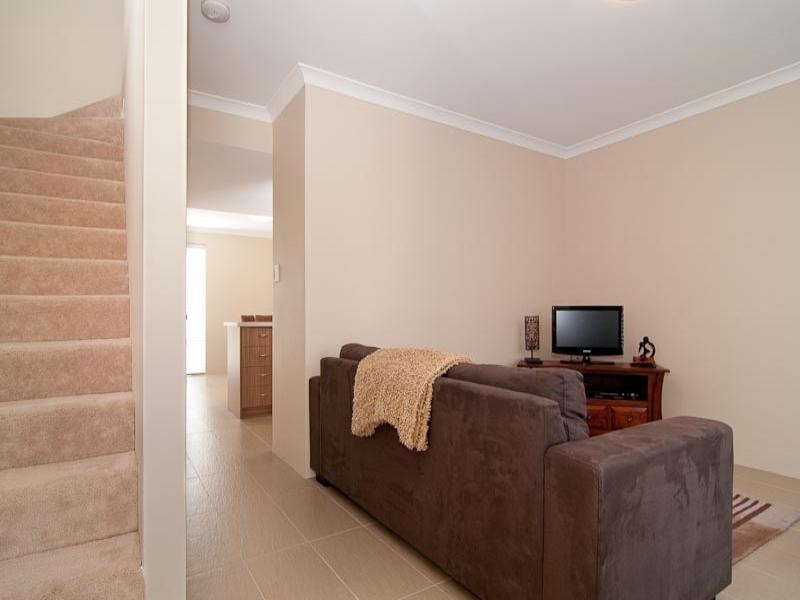 2/12 Charles East Street, Midland WA 6056