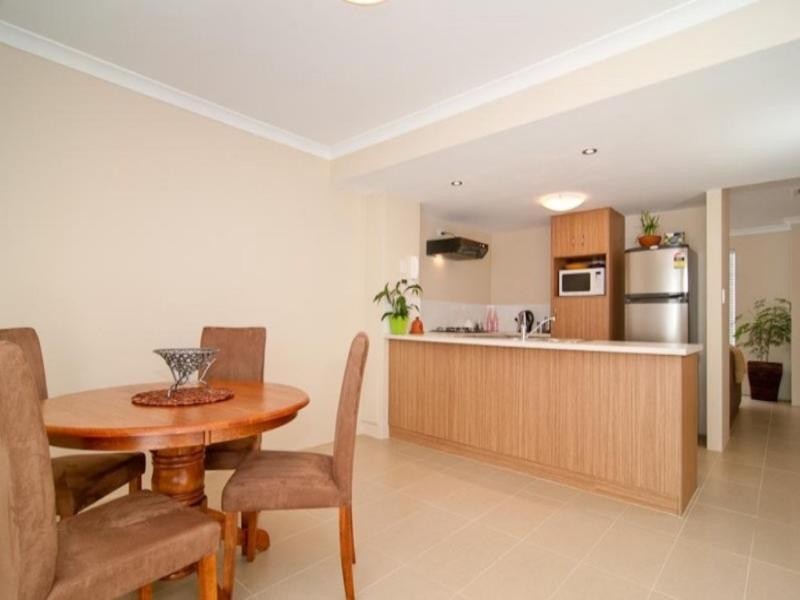 2/12 Charles East Street, Midland WA 6056