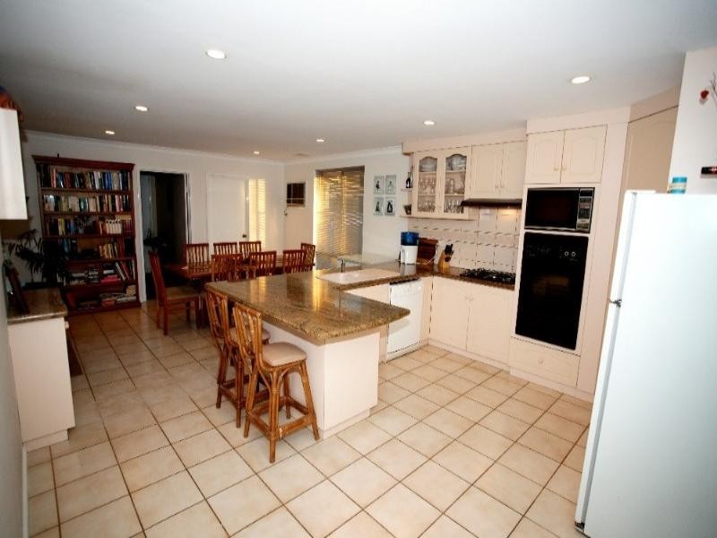 21 Carlton Place, Swan View WA 6056