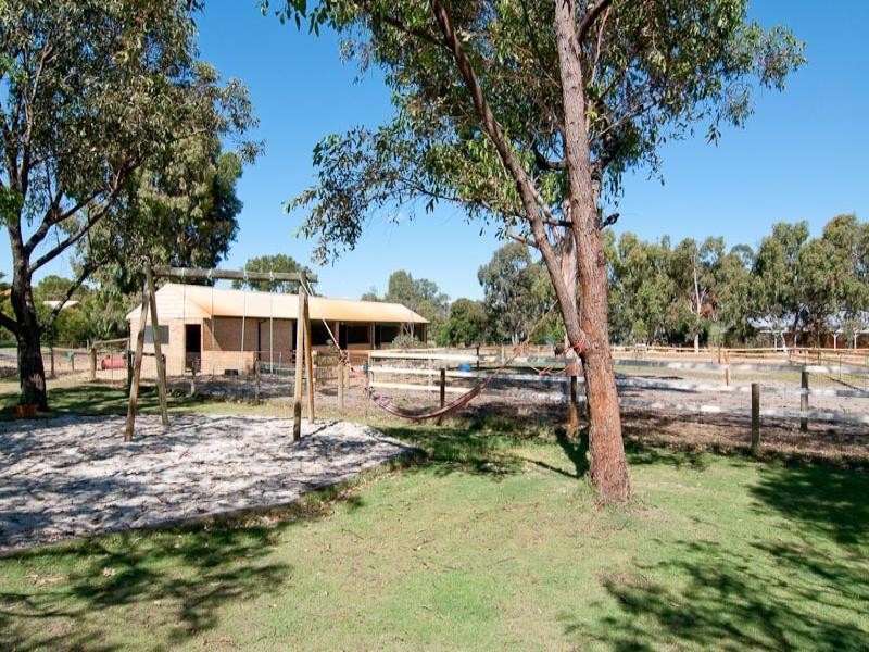 38 Chateau Place, Belhus WA 6069