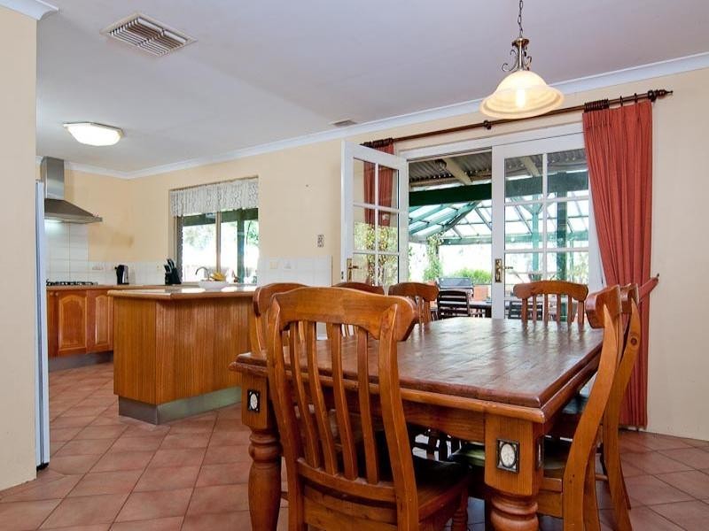 38 Chateau Place, Belhus WA 6069