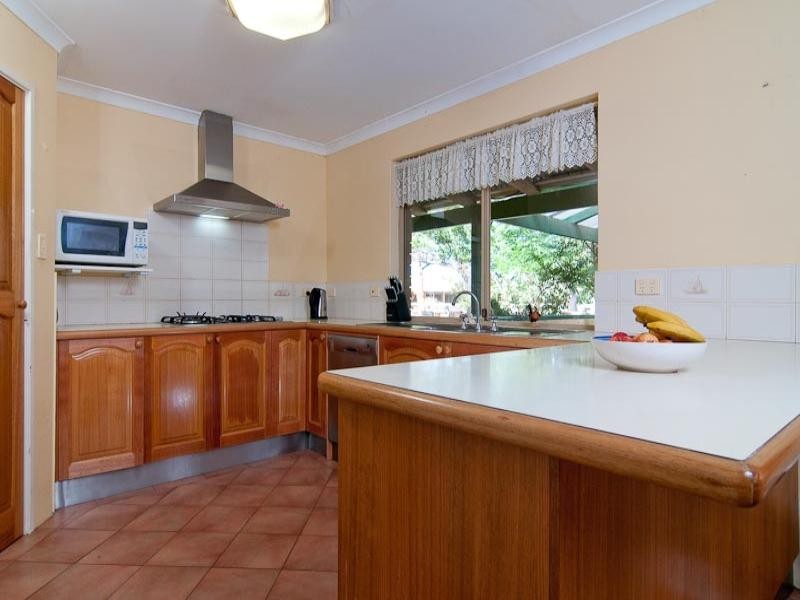 38 Chateau Place, Belhus WA 6069