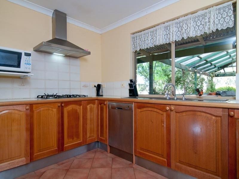 38 Chateau Place, Belhus WA 6069