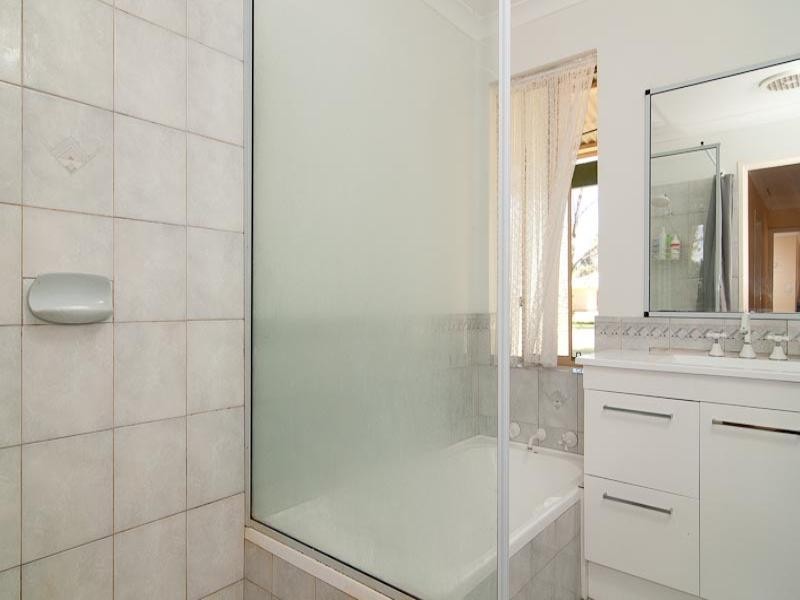 38 Chateau Place, Belhus WA 6069