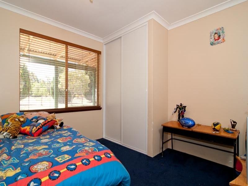 38 Chateau Place, Belhus WA 6069