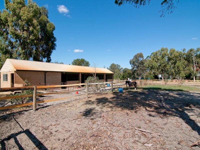 38 Chateau Place, Belhus WA 6069