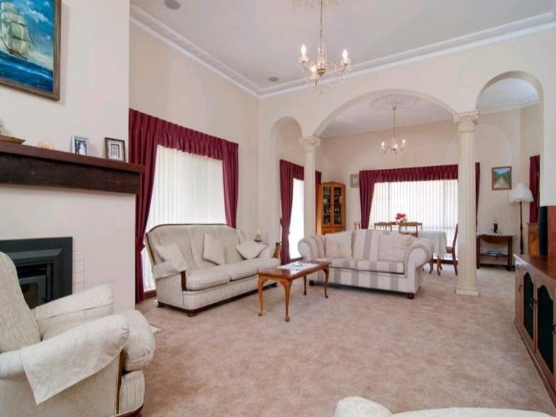 6 Grevillea Crescent, Swan View WA 6056