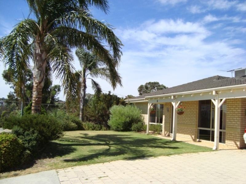 8 Pagnell Way, Swan View WA 6056