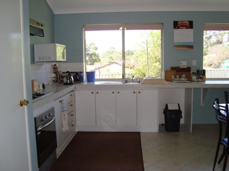 8 Pagnell Way, Swan View WA 6056