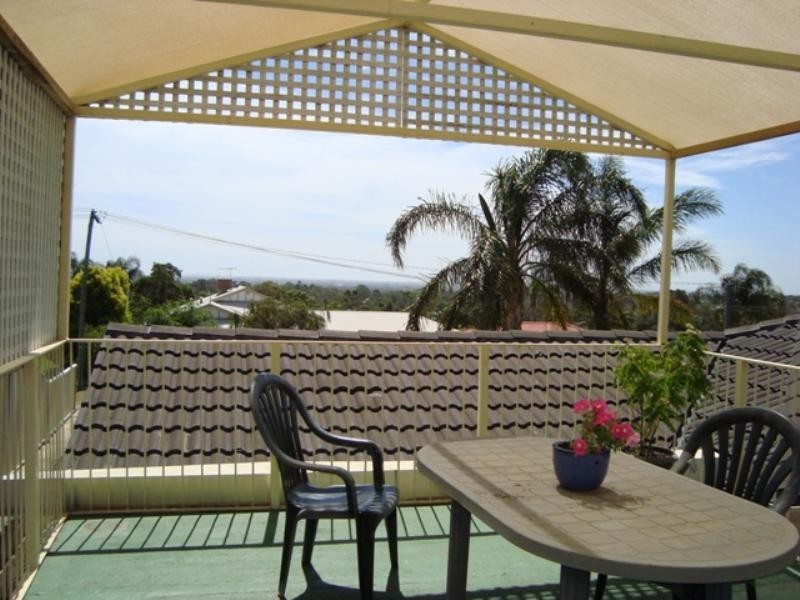 8 Pagnell Way, Swan View WA 6056