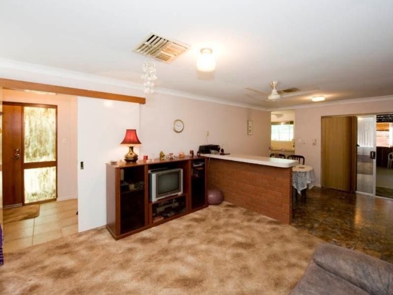 22 Marlboro Road, Swan View WA 6056