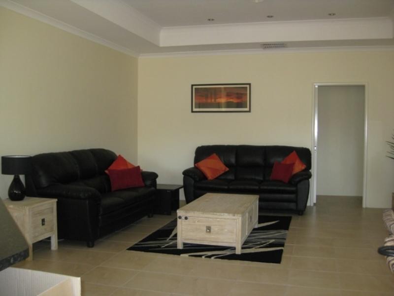 7 Januk Turn, South Guildford WA 6055