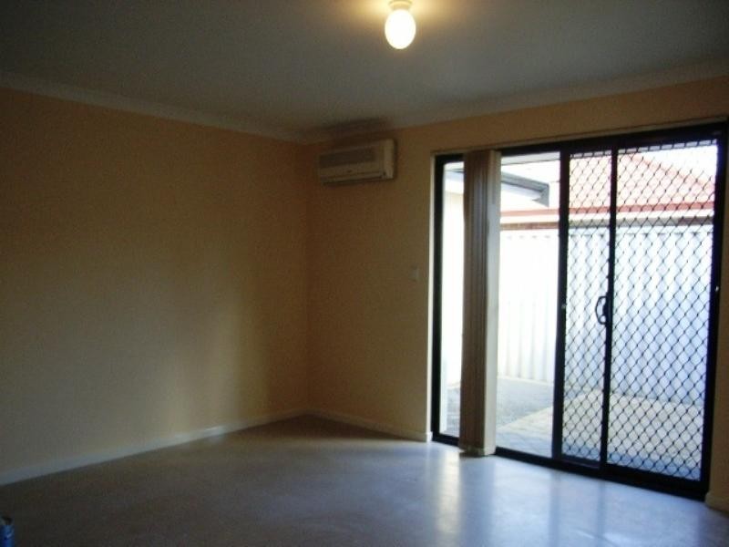 2/12 Mathoura Street, Midland WA 6056