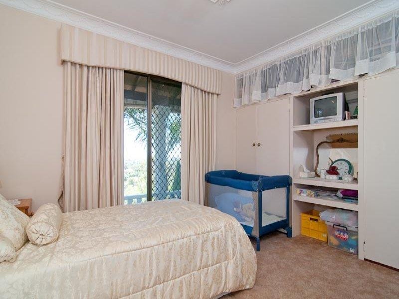 6 Grevillea Crescent, Swan View WA 6056