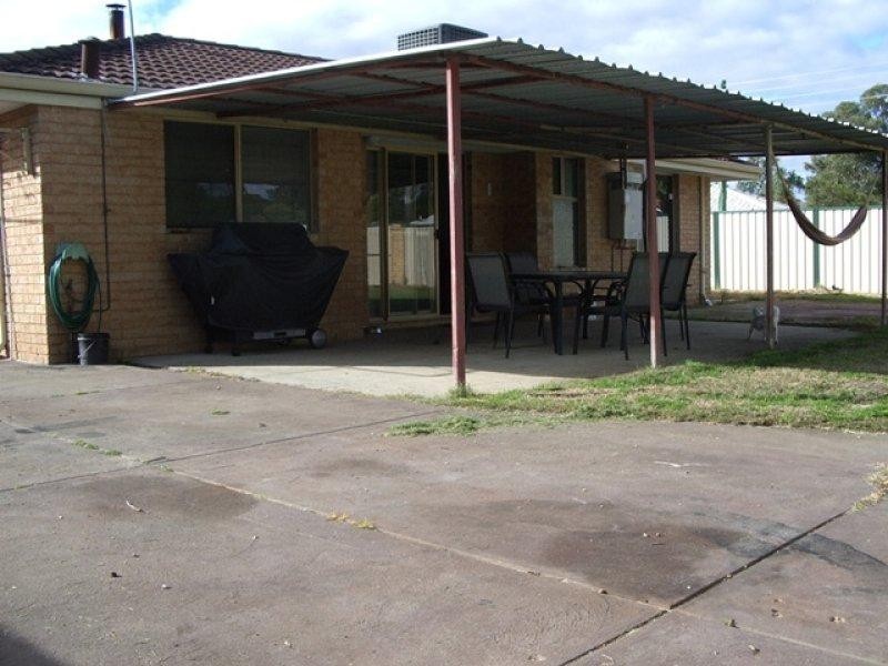 28 Blue Gum Place, Midvale WA 6056