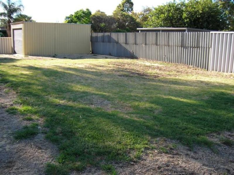 77 Beaconsfield Avenue, Midvale WA 6056