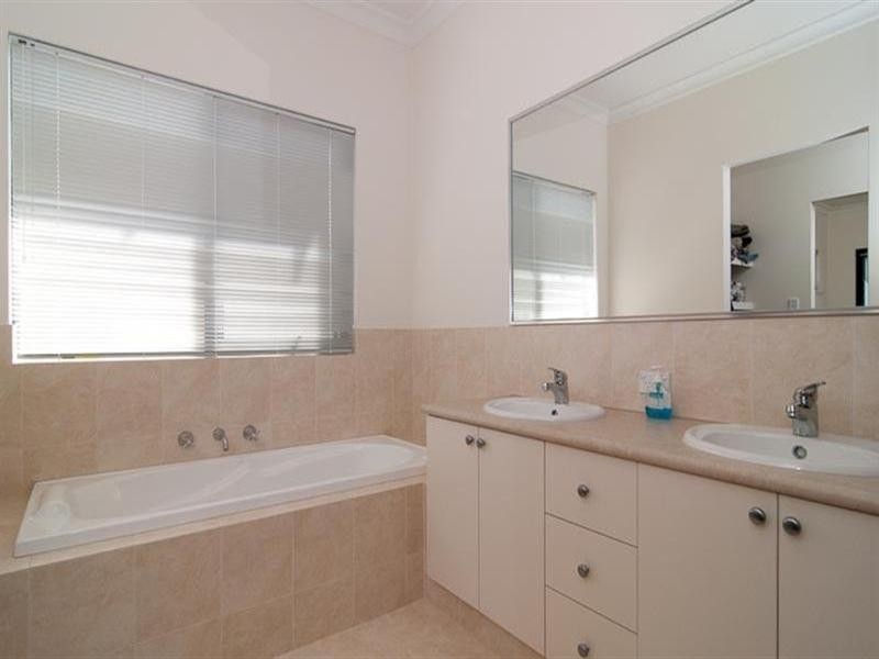 11 Wyvern Lane, Woodbridge WA 6056