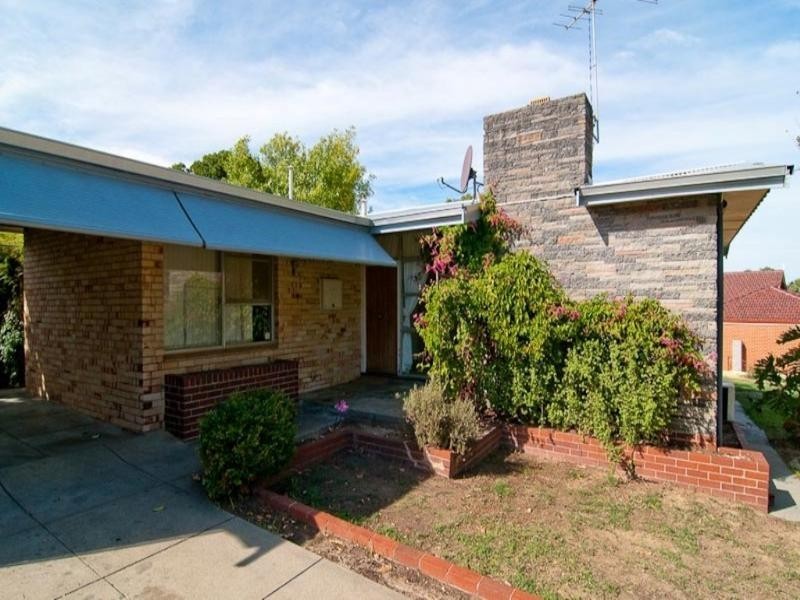 14 Russell Road, Greenmount WA 6056