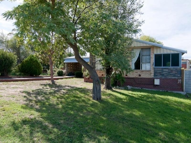 14 Russell Road, Greenmount WA 6056
