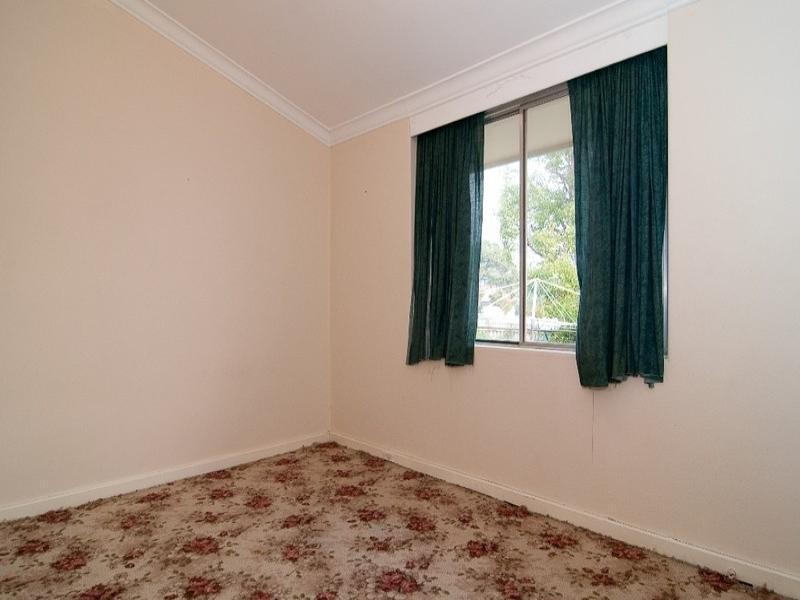 14 Russell Road, Greenmount WA 6056