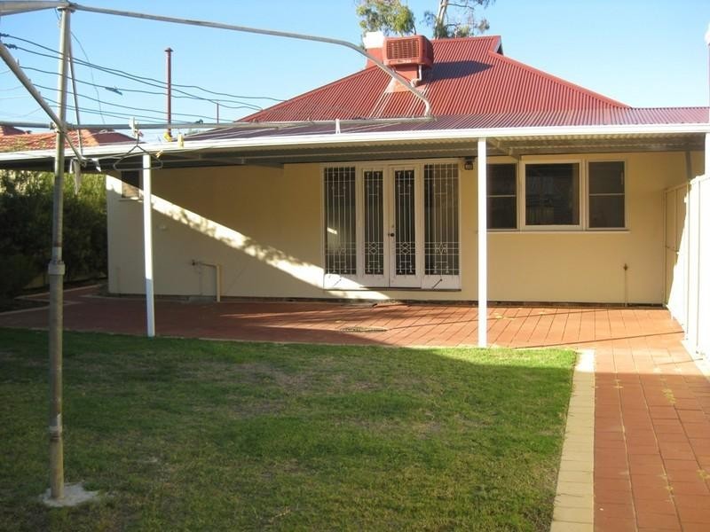 18 North Street, Midland WA 6056