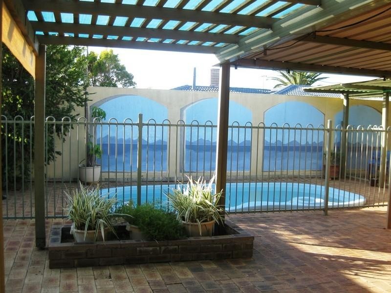 20 Markham Way, Swan View WA 6056