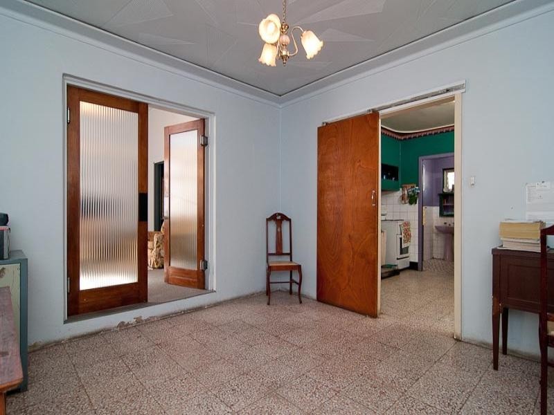 7 Burgess Street, Midland WA 6056