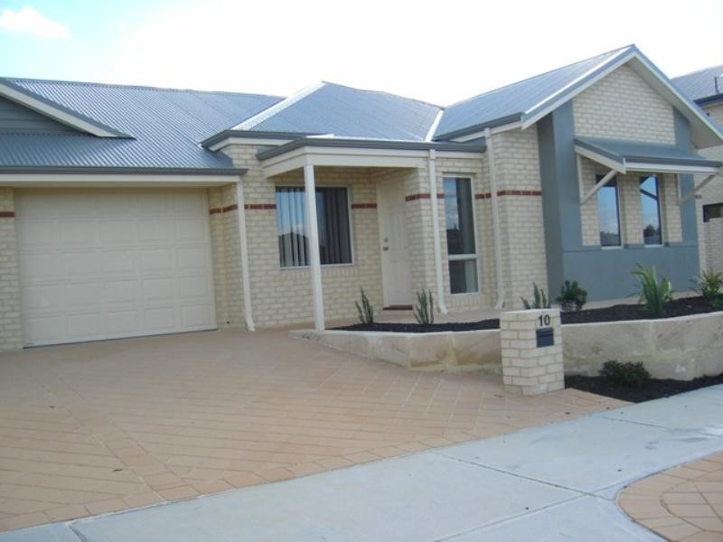 10 Barnfield Drive, Ellenbrook WA 6069