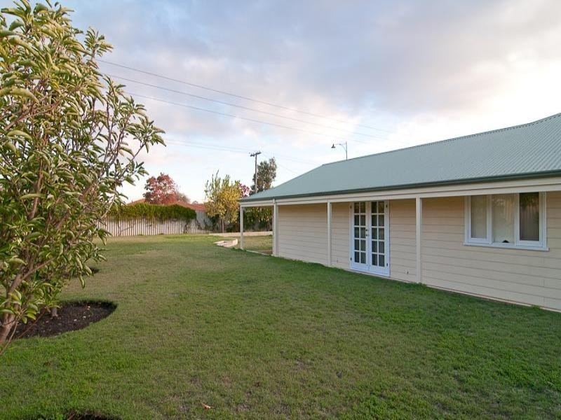 389 Morrison Road, Swan View WA 6056